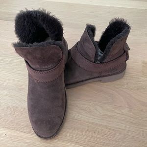 UGG EUC McKay Booties Size 9 Chocolate Brown